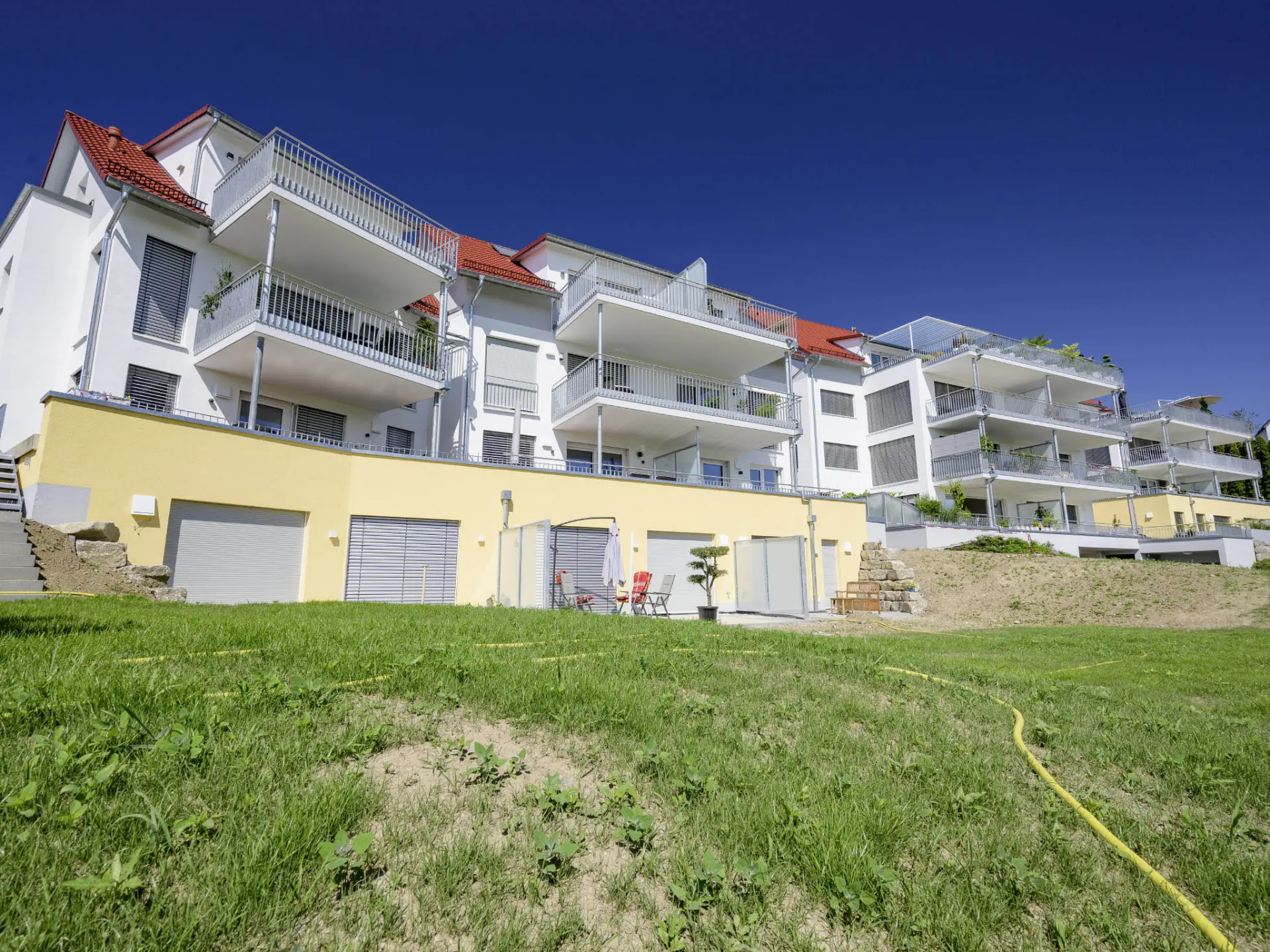 Straßenansicht des Mehrfamilienhauses im zweiten Bauabschnitt des Wohnparks Efrizweiler